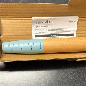 NIB Pampered Chef Tapered Rolling Pin